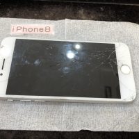 iPhone 8 画面割れ修理