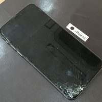 iPhone X 画面割れ修理