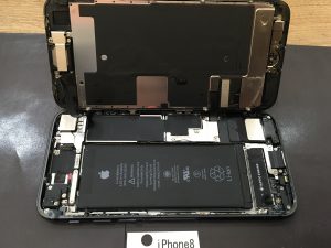 iPhone 8 液晶画面修理 水没
