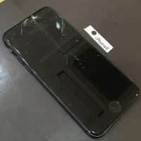 iPhone 8 ガラス割れ修理