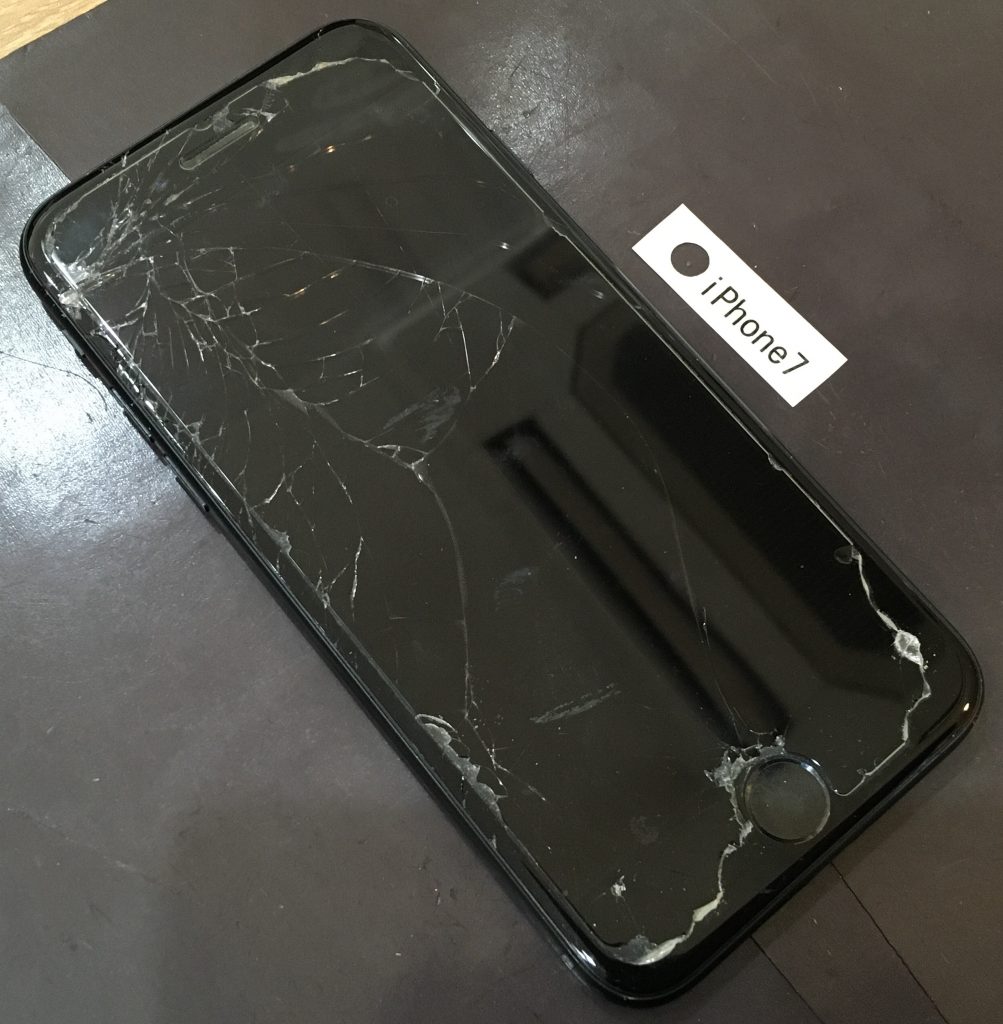iPhone 7 Black 128 GB 画面割れ あり 動作問題なし iPhone 7 外観