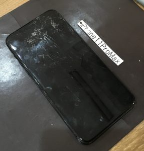 iPhone11ProMax ガラス割れ修理