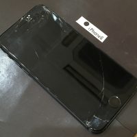 iPhone 8 画面割れ修理