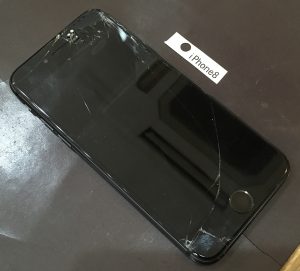 iPhone 8 画面割れ修理