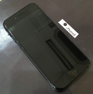 iPhone 8 画面割れ修理