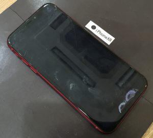 iPhoneXR 画面修理(重度)