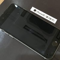 iPhoneSE(第3世代) 画面修理(重度)