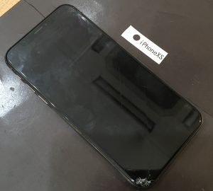 iPhoneXS 画面修理(重度)