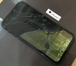 iPhone11 画面修理(重度)