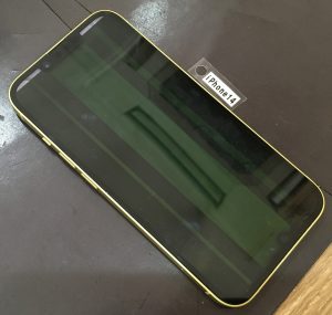 iPhone14 画面修理(重度)