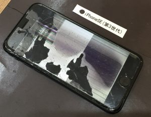 iPhoneSE(第3世代) 画面修理(重度)