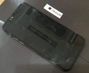 iPhoneXS 画面修理(重度)