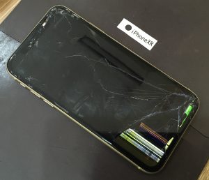 iPhone XR 画面修理(重度)