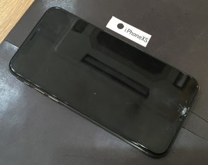 iPhoneXS 画面修理(重度)