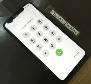 iPhone11ProMax 画面修理(重度)