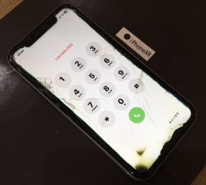 iPhone XR 画面修理(重度)