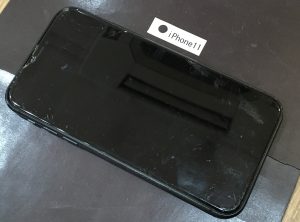 iPhone 11 画面修理(重度)